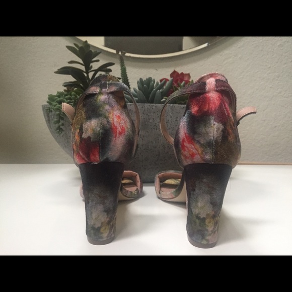 Madden Girl 8.5 Brena Floral Block Heel - Picture 2 of 8